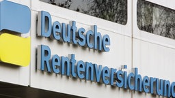 Blick auf den Eingang der Hauptverwaltung Deutsche Rentenversicherung Bund am Hohenzollerndamm in Berlin, aufgenommen am 14.11.2008 © dpa Report Foto: Jürgen Lösel