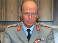 Hartmut Bagger: Generalinspekteur der Bundeswehr © dpa - Fotoreport ...