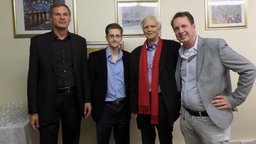 Von links nach rechts: Georg Mascolo, Edward Snowden, Christian Ströbele und John Goetz. © NDR/ARD 