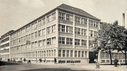 Der wiederaufgebaute Firmensitz der Falina 1949.