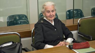 Ursula Haverbeck auf der Anklagebank  