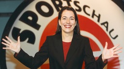 23.11.1999: Anne Will wird als Sportschau-Moderatorin vorgestellt © WDR Foto: Thomas Brill