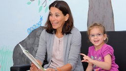 09.09.2015: Anne Will zu Gast im Zentrum für Kinderrehabilitation der Uniklinik Köln.  © Uniklinik Köln
