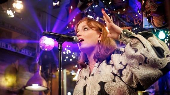 Die schwedische Sängerin GERD singt bei Inas Nacht. © NDR/ Morris Mac Matzen Foto: Morris Mac Matzen