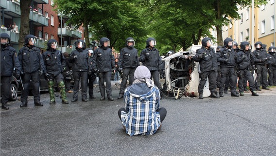 Polizeigewalt Hamburg "Naziaufmarsch blockieren"-Demo am 02.06.2012 © Benjamin Laufer Foto: Benjamin Laufer