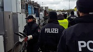 Großeinsatz bei der Hamburger Polizei: Hunderte Fahrräder sichergestellt. © NDR 