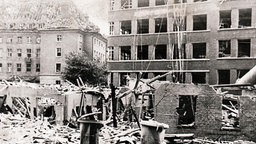 Zerstörtes Fabrikgebäude bei Kriegsende