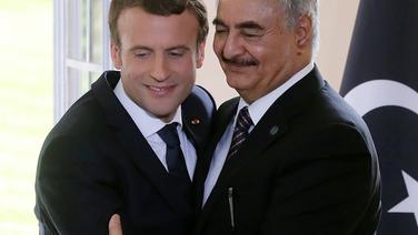 General Haftar und Emmanuel Macron. © NDR 