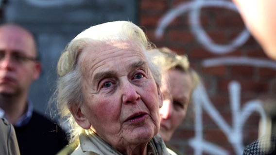 Holocaust-Leugnerin Ursula Haverbeck beim Prozess gegen Gröning.  