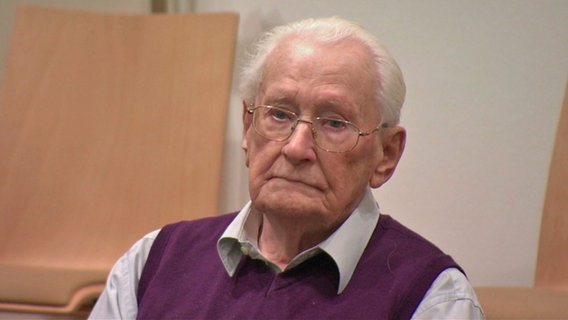 Der ehemalige SS-Mann Oskar Gröning vor Gericht.  