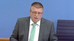 Verfassungsschutzpräsident Thomas Haldenwang © NDR/ARD Foto: Screenshot