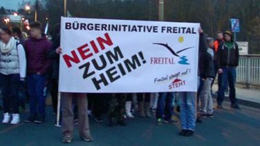 Demonstration gegen ein Flüchtlingsheim im sächsischen Freital. © MDR 