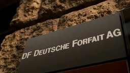 Schild der Deutschen Forfait AG © NDR Foto: Screenshot