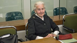 Ursula Haverbeck auf der Anklagebank  