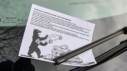 Flugblatt von Klimaaktivisten gegen SUVs und andere Autos. © NDR/ARD Foto: Screenshot