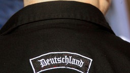 Deutschland-Aufnäher ziert Jacke eines Neonazis © dpa - Report, Foto: Michael Hanschke © dpa - Report Foto: Michael Hanschke