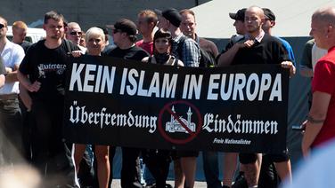 Neonazis demonstrieren gegen den Islam. © Julian Feldmann Foto: Julian Feldmann
