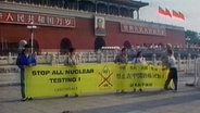 Protestaktion von Greenpeace auf dem "Platz des Himmlischen Friedens"  