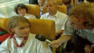 Verärgerte Bahnkunden im Zug  