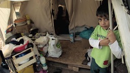Kind in dem Flüchtlingslager in Kara Tepe © ARD/NDR Foto: Screenshot