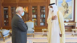 Emir von Qatar, Tamim bin Hamad Al Thani empfängt Hamas-Führer Ismail Haniye. © NDR 