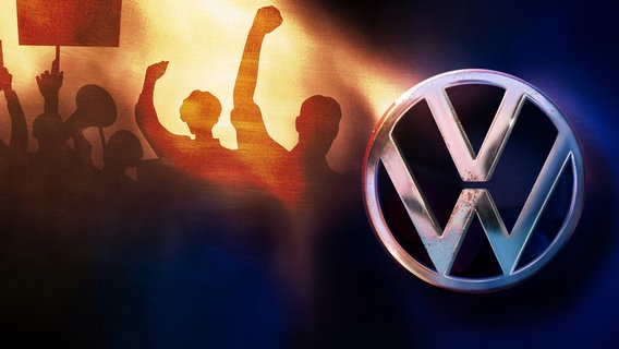 Illustration aus Gelb- und Blautönen. Es gibt ein stilisiertes VW-Logo mit Rostflecken und Silhouetten demonstrierender Figuren. © Design und Montage: NDR Design/Viktoria Grunjajew | Illustration einer Menschengruppe: Colourbox.de/Haruki Yui 